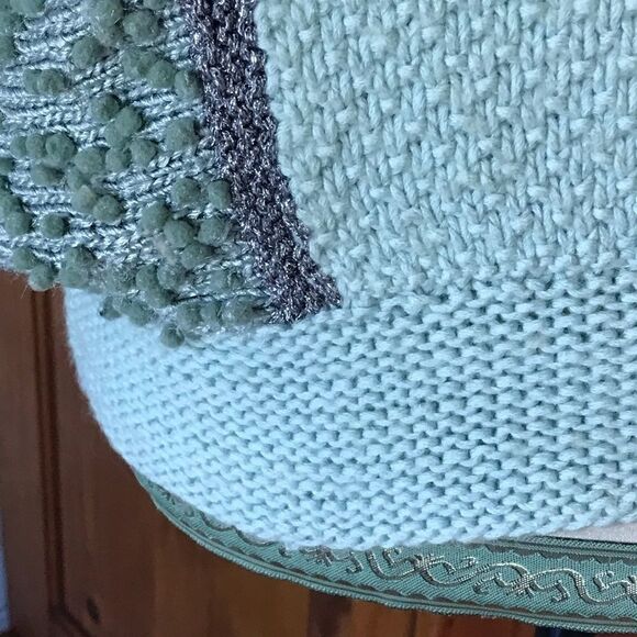 Vintage HAND knit sweater vintage 80s sea foam green with silver accent - Picture 4 of 9